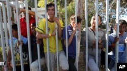 Orta Amerika'dan gelen binlerce göçmen sınır kasabası Tijuana ulaşmaya başladı