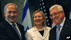 이스라엘의 베냐민 네타냐후 총리(왼쪽), 마흐무드 압바스 팔레스타인 자치수반(오른쪽)과 힐러리 클린턴 미 국무장관(가운데)
