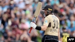 مارٹن گپٹل نے 50 گیندوں پر 97 رنز کی شاندار اننگز کھیلی۔ 