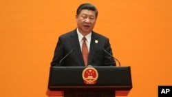 Presiden China Xi Jinping memberikan pidato pada KTT Jalur Sutra di Beijing (14/5).