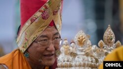 Sakya Trizin presenting offerings during the Long Life Offering Ceremony for the Dalai Lama 