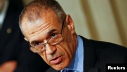 El exfuncionario del Fondo Monetario Internacional Carlo Cottarelli, fue encargado de la formación de un nuevo gobienro en Italia.