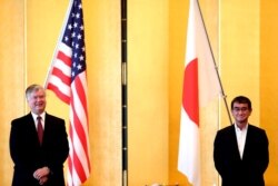스티븐 비건 미국 국무 부장관이 지난 7월 도쿄에서 고노 다로 일본 방위상과 회담했다.