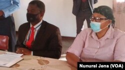 Vakabata chigaro casachigaro mubato reMDC T, VaMorgen Komichi pamwe nevakafanobata chigaro chemutungamiri weMDC-T, Muzvare Thokozani Khupe ndivo vakakwirirwa dare.