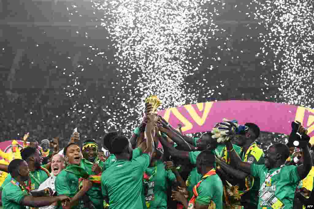 Basani ya S&#233;n&#233;gal baxali kosepela na nkeni nsima na kolonga Efypte na ba tirs au but na match ya finale ya Coupe d&#39;Afrique des nationas CAN 2021 lna stade Olimbe na Yaound&#233;, Cameroun, 6 f&#233;vrier 2022/