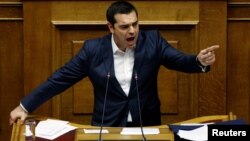 알렉시스 치파라스 그리스 총리가 24일 의회에서 마케도니아 국호 변경 합의안 표결에 앞서 연설했다