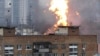 俄军轰炸乌克兰首都基辅住宅区引起大火。（2024年1月2日）