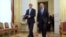 Джон Керрі і Сергій Лавров перед початком переговорів у Парижі, 30 березня 2014 року