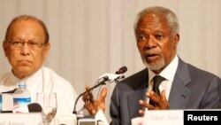 Kofi Annan, Ketua Komisi PBB untuk Rakhine, memberikan penjelasan kepada media di Yangon, Myanmar, Kamis (24/8). 