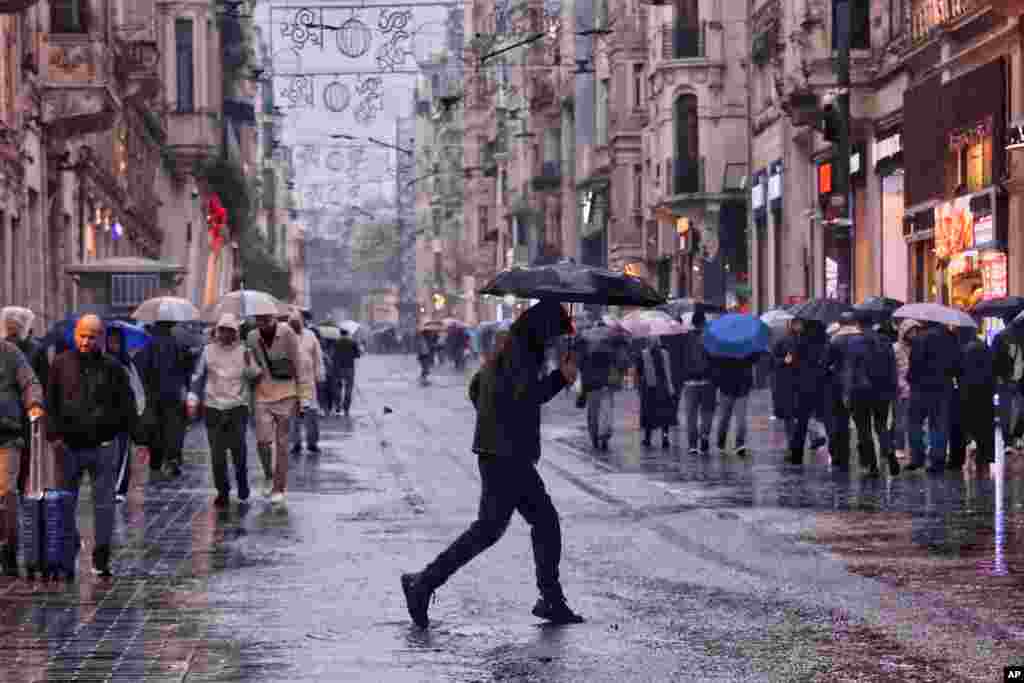 جادۀ استقلال، شهر استانبول، ترکیه