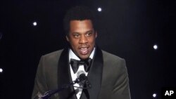 Las entidades comerciales de Jay-Z han demandado a una firma de licencias de la ciudad de Nueva York, alegando que estafó a las compañías como parte de un "escándalo contable colosal".