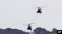 Helikopter milik militer AS terbang di atas pangkalan Angkatan Laut AS di Ginowan, Okinawa, Jepang (Foto: dok).