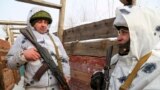 Военнослужащие в окопе на территории, контролируемой пророссийскими боевиками, 27 января 2022 г.
