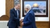 El secretario de Estado estadounidense, Antony Blinken, se reúne con el presidente palestino, Mahmud Abbas, durante su viaje de una semana destinado a calmar las tensiones en todo Oriente Medio, en Muqata'a, Ramallah, en la Cisjordania ocupada por Israel, el 10 de enero. 2024.