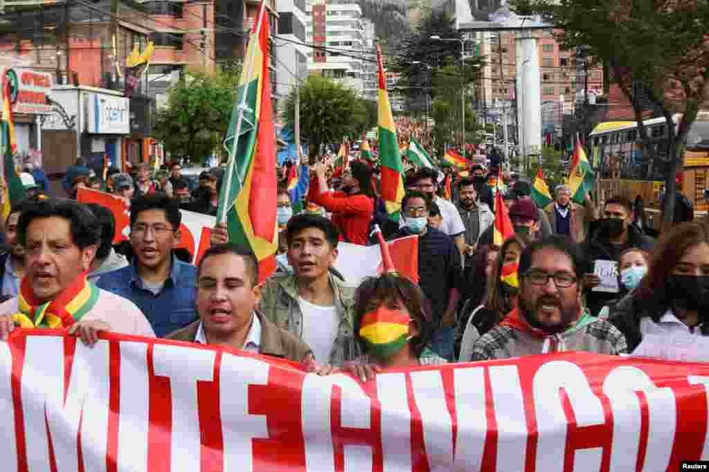 Manifestantes participan en una &quot;asamblea nacional&quot; liderada por la oposición en La Paz, Bolivia, el 25 de enero de 2023.&nbsp;