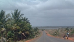 Demolições para se alargar estrada na Lunda Norte - 2:39