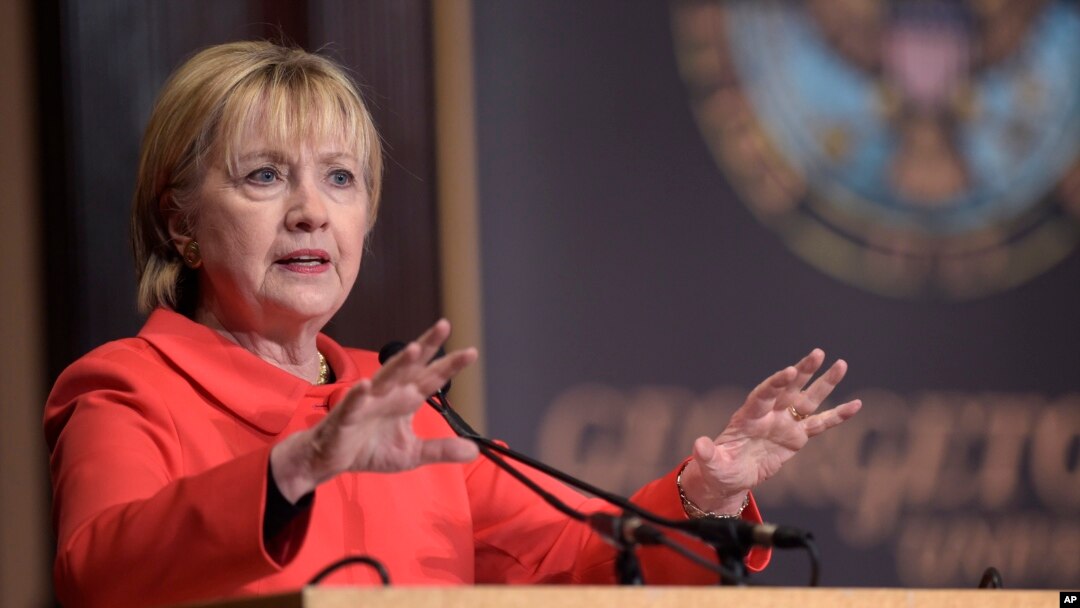 Mantan Menlu AS Hillary Clinton berbicara di Universitas Georgetown di Washington DC hari Jumat (31/3).