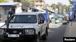 United Nations (UN) observers traveling in UN vehicles leave the UN office in Damascus, April 26, 2012.