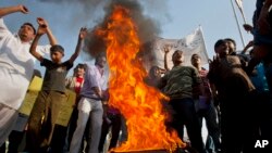 په عين حال کې دلاهور داسلام پوره سيمې پوليس تاڼه کې دشان تاثير دويډيو پيغام په تناظر کې ديو نامعلوم تن په ضد دمذهب دسپکاوي په تور مقدمه درج کړى شوې چې پلټنې يې روانې دي.
