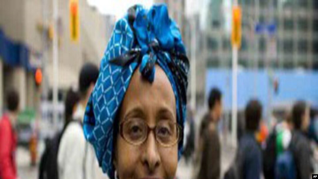 Martida Makrafoonka iyo Dr Khadija Maxamed Cali