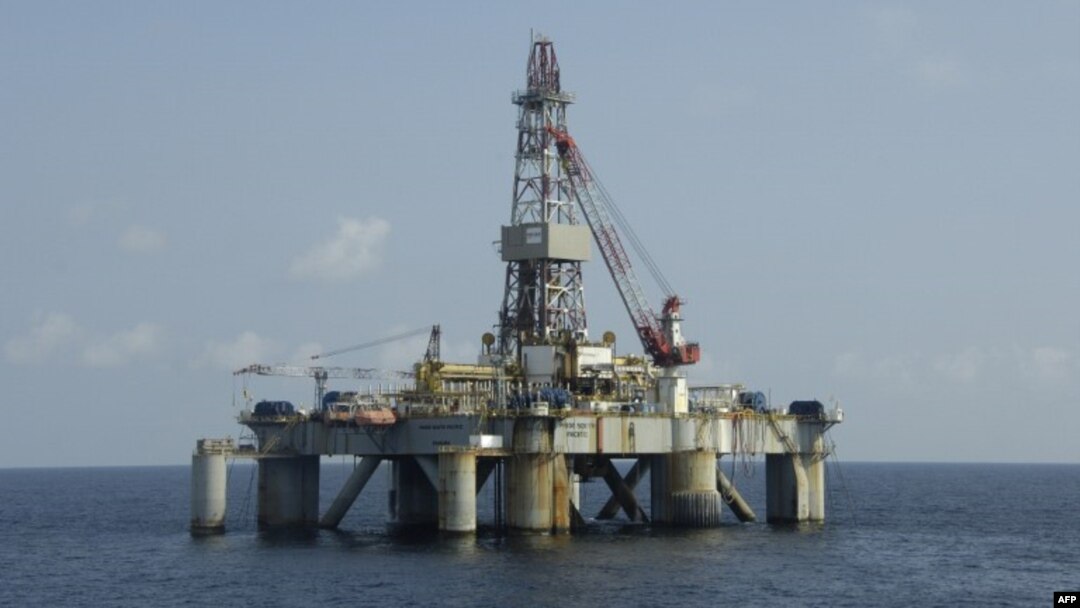 Picture taken end of December 2007 showing an oil platform of the US Pride company situated off Angola. 
