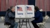 미국 뉴햄프셔주 콩코드 유권자들이 23일 투표하고 있다.