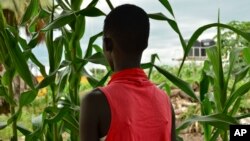 Eliza, 17 ans, que son père a forcée à 13 ans à épouser un homme de 35 ans de leur village en échange de 50 têtes de bétail, Rumbek, Soudan du Sud, le 30 juillet 2017.