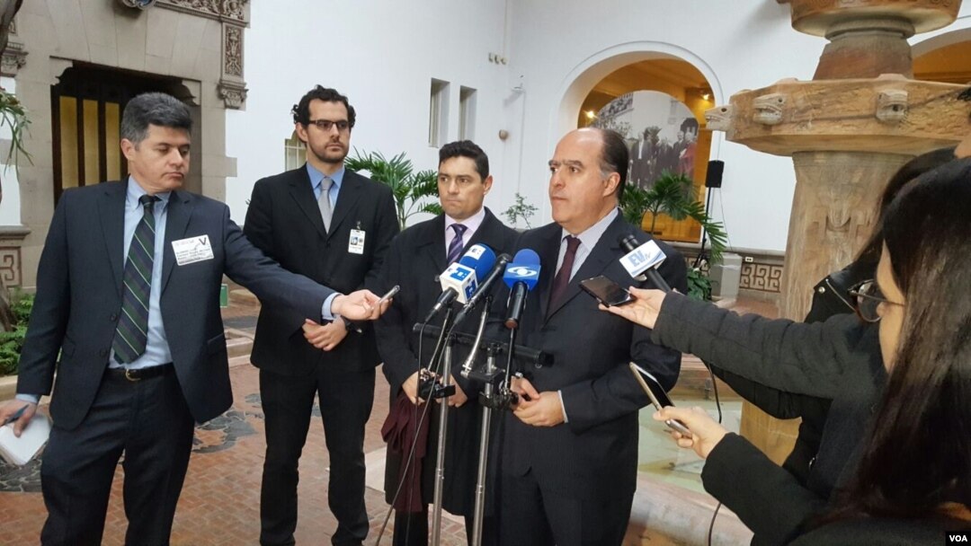 El expresidente del Parlamento venezolano, Julio Borges, ofreció una conferencia de prensa en la OEA para denunciar las "ilegítimas" elecciones del 20 de mayo. [Foto: Jorge Agobián, VOA].