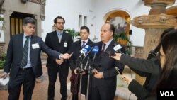 El expresidente del Parlamento venezolano, Julio Borges, ofreció una conferencia de prensa en la OEA para denunciar las "ilegítimas" elecciones del 20 de mayo. [Foto: Jorge Agobián, VOA].