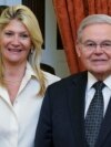 Senator Robert Menendez i njegova supruga Nadin (Foto: AP/Susan Walsh)