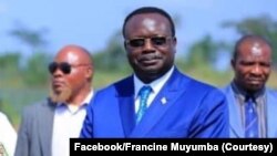 Sénateur Jean-Pierre Lola Kisanga (D) na mopanzi ya mokonai wa ye Francine Muyumba, RDC, 2020.m (Facebook/Francine Muyumba)