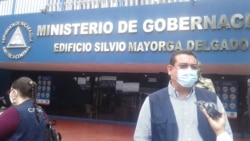 Marcos Carmona, director de la Comisión Permanente de Derechos Humanos de Nicaragua, frente al Ministerio de Gobernación, donde fue para inscribir a su organización. Foto Daliana Ocaña, VOA.