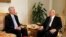 Egipatski prelazni predsednik Adli Mansur u razgovoru sa zamenikom američkog državnog sekretara Vilijamom Bernsom, Kairo, 15. juli, 2013. 