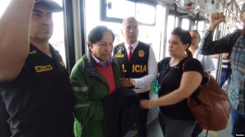 El expresidente peruano Alejando Toledo llega a Lima después de ser extraditado desde EEUU el 23 de abril de 2023.