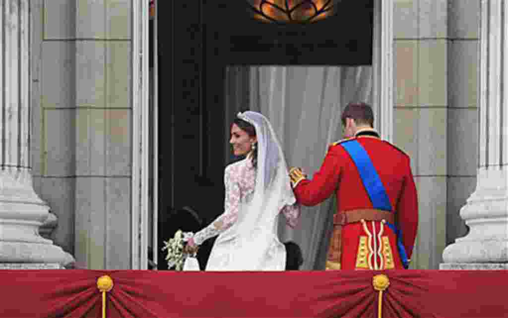 Britain's Prince William and his wife Kate, Duchess of Cambridge go back inside from the balcony of Buckingham Palace after the Royal Wedding in London Friday, April, 29, 2011. (AP Photo/Matt Dunham)