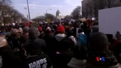 2014-12-14 美國之音視頻新聞: 全美數萬民眾遊行抗議警察暴力