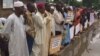 Vue de la manifestation des victimes devant leur siège à N'Djamena, le 11 juillet 2019. (VOA/André Kodmadjingar)