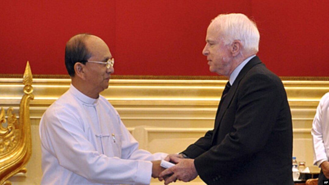 Burma's President Thein Sein welcomes US Sen. John McCain at the Presidential Palace in Naypyitaw, Burma, January 22, 2011.