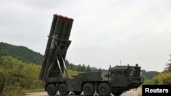 북한의 신형 600mm 초대형 방사포. (자료사진)