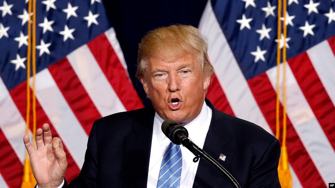 Republikanski kandidat Donald Tramp govori u Finiksu u Arizoni. 