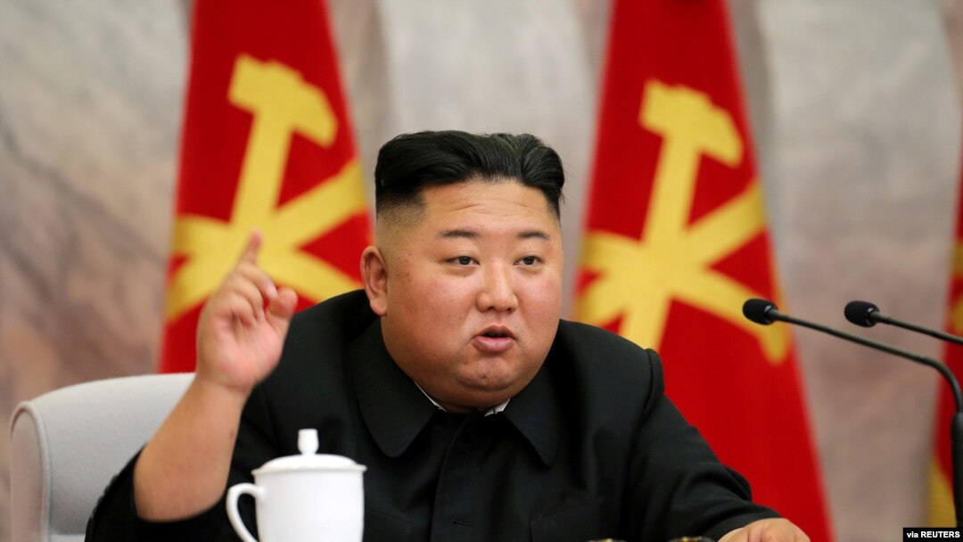 La decisión del líder norcoreano, Kim Jong Un, de "suspender" acciones militares contra Corea del Sur podrían aliviar las recientes tensiones en la península. Foto de KCNA distribuida por Reuters.