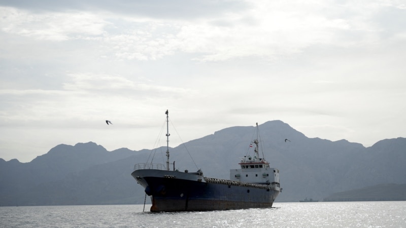 美军称，将于星期一开始对进出伊朗港口的所有海上交通实施封锁，以阻止德黑兰的“勒索”