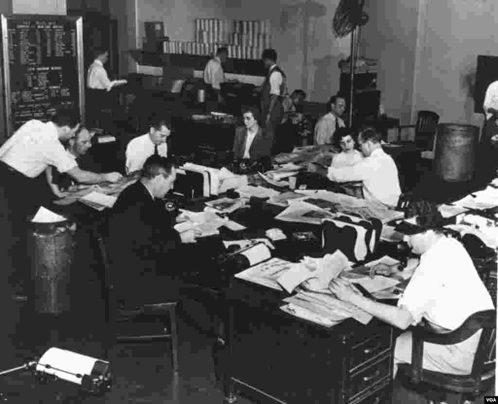 Early VOA newsroom.