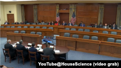 美国众议院一个小组委员会就中国太空项目及其对美国领导力可能构成的威胁举行听证会。(2025年12月4日)