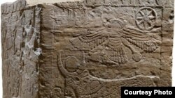 Al-Humra kocka otkrivena je u istoimenom hramu u Tajmi, važnom trgovačkom gradu u Arabiji