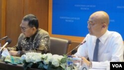 Juru bicara Kementerian Luar Negeri Arrmanatha Nasir dalam konferensi press di kantor Kemenlu RI, 12 Mei 2017. (Foto: VOA/Fathiyah)