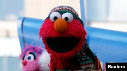 Personajes de Sesame Street como Elmo ayudarán a promover entre los niños el consumo de frutas y vegetales.