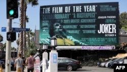 Papan reklame di West Hollywood, California menampilkan promosi film 'Joker', 3 Oktober 2019. (Foto: dok).