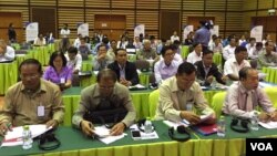 A number of civil society organizations met in Phnom Penh this week to discuss the law, "High Level Dialogue on Access to Information," at Cambodia-Japan Cooperation Center, on December 8, 2015. (Photo: Hul Reaksmey/VOA Khmer)