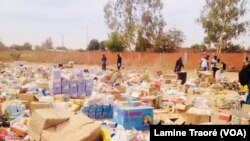 Une vue des produits pharmaceutiques illicites, à Ouagadougou, Burkina Faso, le 11 février 2019. (VOA/Lamine Traoré)